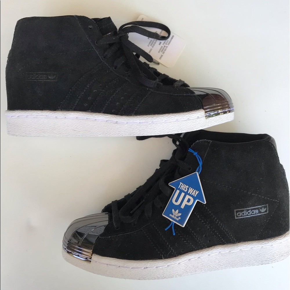 Adidas Superstar Metal Toe Sneaker size 6.5